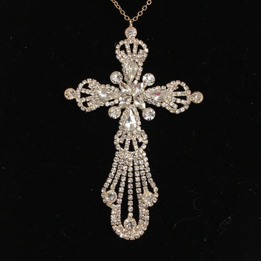 Cross rhinestone necklace